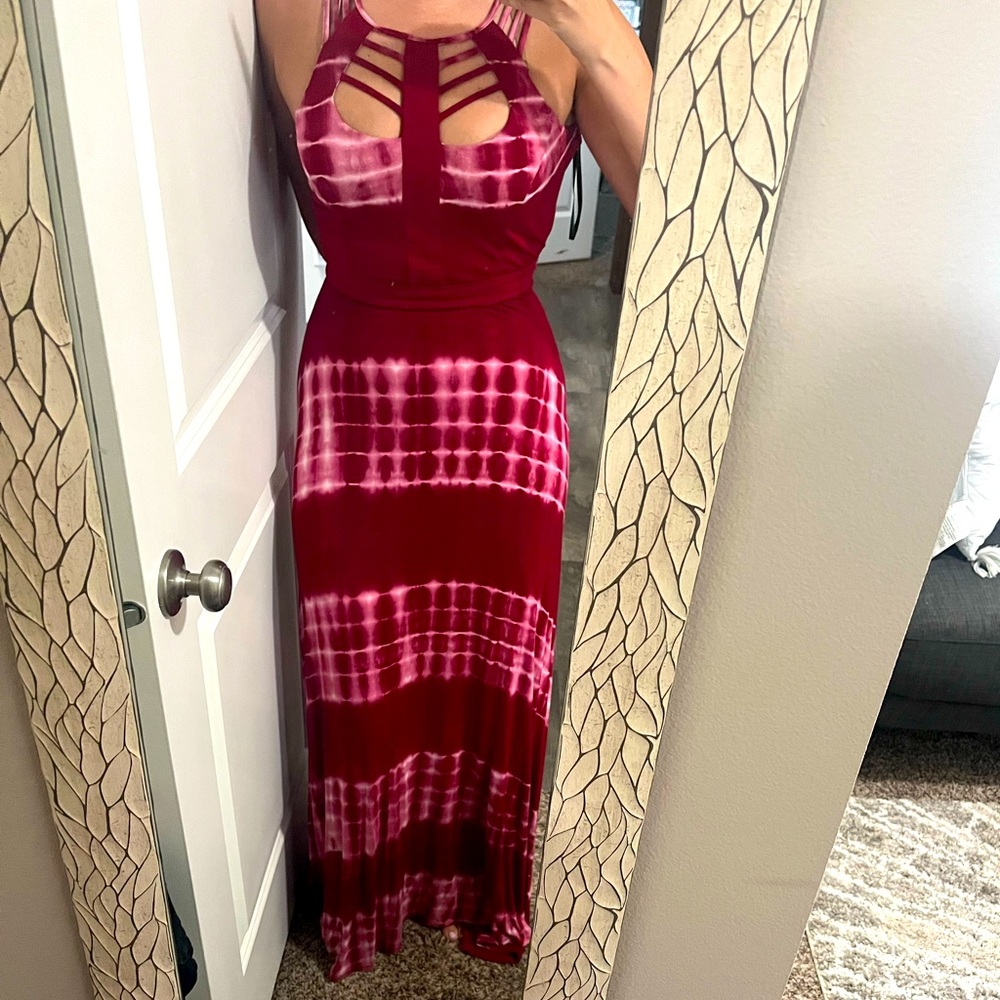 Bebe split neck maxi tie dye dress size small